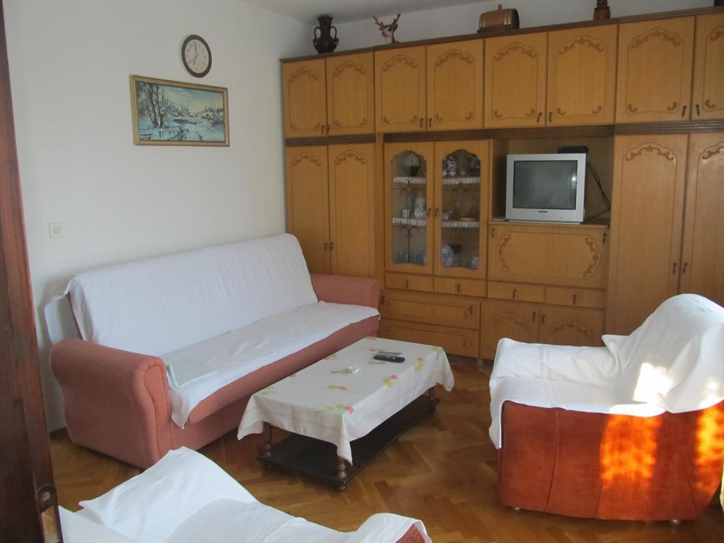 Apartment Razum พูลา ภายนอก รูปภาพ